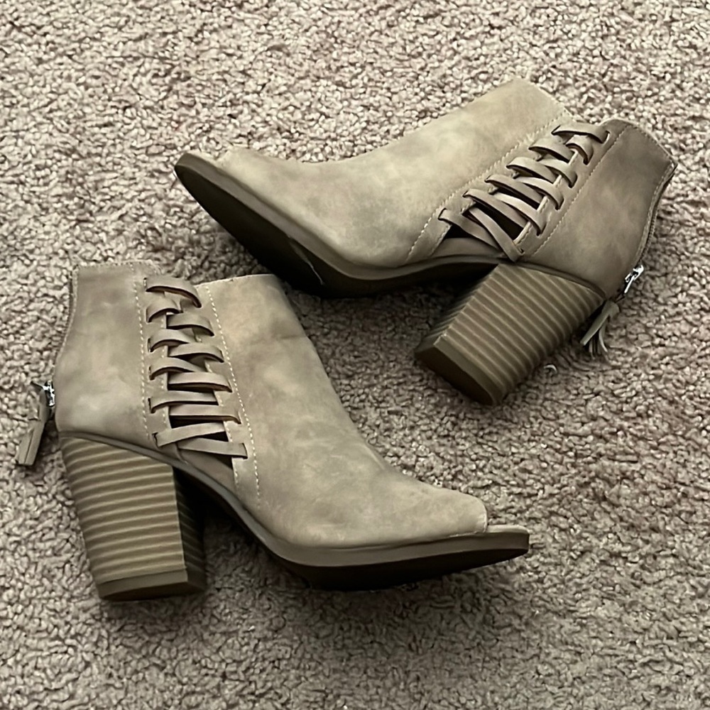 Kenneth Cole Reaction Keep Close tan ankle booties size 6.5 - Picture 5 of 6